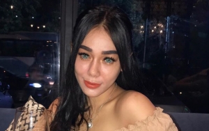 Ibu Bebby Fey Girang Diperkosa Genderuwo, Gaya Berhijab Gombor Curi Perhatian