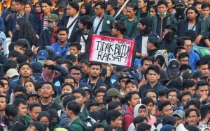 Jebol Pagar DPR, Mahasiswa Tolak RUU KUHP-UU KPK Ancam Gelar Aksi Lebih Besar