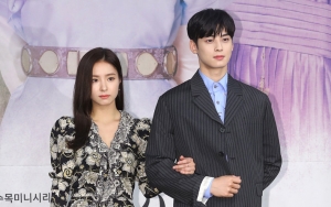 Foto-Foto Cha Eunwoo dan Shin Se Kyung Ini Kejutkan Netizen, Kenapa?