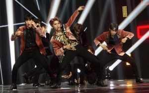 ITA 2019: Luna Maya Ajak NCT 127 Main Games Emoji, Ekspresi Member Bikin Gemas