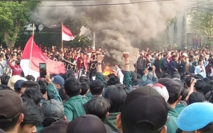 105 Mahasiswa Dirawat Usai Demo Tolak RUU KUHP Ricuh Di Bandung