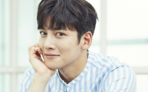 Foto Kelewat Ganteng Ji Chang Wook Sukses Bikin Fans Halu hingga Tercengang