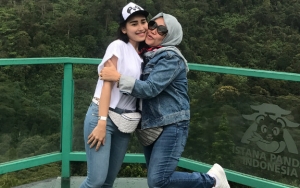  Semangat Bakar Lemak, Baju Olahraga Ibu Ayu Ting Ting Serba Ketat Terawang Jadi Bahan Gunjingan