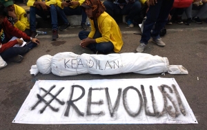 Demo Mahasiswa Berakhir, Warganet Justru Salfok ke 3 Ketua BEM Ini