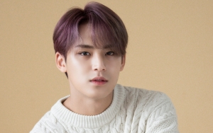Mingyu Seventeen Bikin Ngakak Sekaligus Bangga Usai Keselek Confetti Saat Bawakan 'Fear'