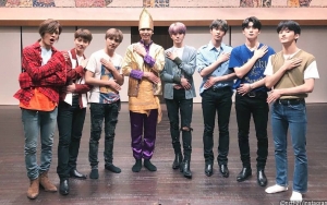 NCT 127 Posting Foto Usai Belajar Tari Saman, Johnny Jadi Sorotan
