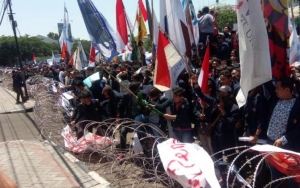 Demo Surabaya Memanas, Polisi Mulai Amankan Provokator Aksi