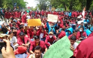 Demo Tolak RUU di Kendari Makan Korban, Seorang Mahasiswa Tewas Tertembak 