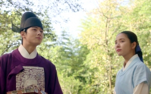 Adegan Super Romantis Cha Eunwoo - Shin Se Kyung di 'Rookie Historian Goo Hae Ryung' Bikin Gemas