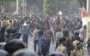 Mahasiswa Di Padang Diringkus Polisi Usai Turunkan Foto Jokowi Saat Demo