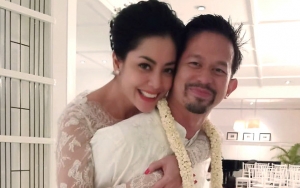 Lulu Tobing Pajang Foto Dipeluk Erat Suami, Kecantikannya Sukses Curi Perhatian Disebut Nggak Luntur