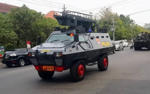 Demo Mahasiswa Makassar Berujung Ricuh, 1 Orang Terlindas Barakuda Polisi Saat Ditertibkan