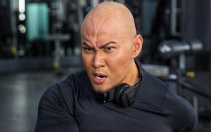 Deddy Corbuzier Pamer Foto Gagah Berotot Hingga Ramai Disangka Patung Manekin