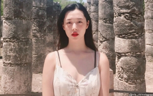 Baju Sulli Tersingkap Hingga Ekspos Bagian Tubuh Karena Tak Pakai Bra Saat Siaran Live