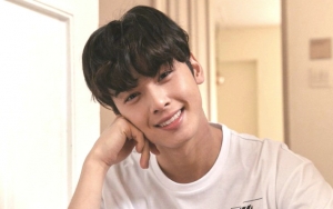 Wajah Ganteng Cha Eunwoo Usai Hapus Make-up Malah Bikin Netizen Heran, Kenapa? 