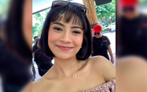 Vanessa Angel Asyik Makan Es Krim di Pantai Tak Pakai Bra Bikin Geger