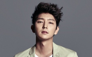 Lee Jun Ki Pamer Topengnya Di 'Moon Lovers', Fans Baper Minta Season 2