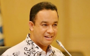 Massa Demo Blokir Jalan dan Lempari Mobil Polisi, Anies: Jangan Rusak Fasilitas Umum