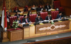 Anggota DPR Tertua Usia 80 Tahun Pimpin Pelantikan Dan Pengucapan Sumpah 