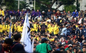 Demonstran di DPR Bawa Kuburan, Singgung Kematian Mahasiswa Kendari