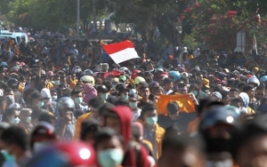 Viral Pemuda Ditangkap Karena Bawa Bendera Saat Demo, Polisi Jelaskan Alasannya