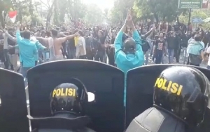 Soal Mahasiswa Kendari yang Tewas, 6 Polisi Ternyata Bawa Senjata Api Saat Amankan Demo