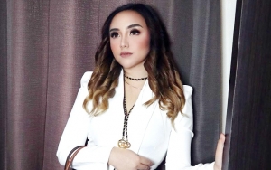  Salmafina Bongkar Isi Tas Umbar Barang Pribadi, Jumlah Kartu Kredit Bikin Syok