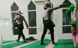 2 Polisi Makassar Ditahan Usai Kejar Demonstran Sampai ke Masjid