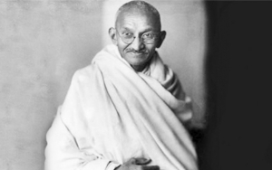 Mahatma gandhi merupakan tokoh nasionalisme dari negara