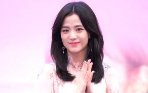 Visual Jisoo BLACKPINK di Foto Close Up Tuai Pujian Selangit, Disebut Idol Tercantik
