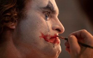 Joaquin Phoenix Ternyata Belajar Pakai Make Up Demi 'Joker'