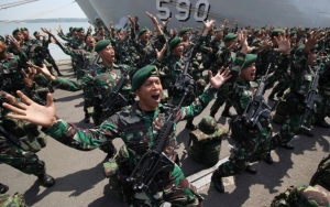 Tak Mesti Serius, Ternyata Ada Aksi Sawer Uang Juga di HUT TNI