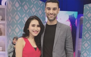 Ayu Ting Ting Sumringah Saat Didi Riyadi Mendadak Perhatian