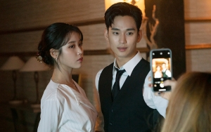 IU Beri Nasihat Bijak Untuk Kim Soo Hyun Yang Jadi Bos Baru di 'Hotel Del Luna'