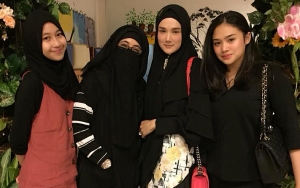 Saling Puji Wanita Solehah, Cara Mulan Jameela dan Umi Pipik Tulis Kata 'Tuhan' Diprotes