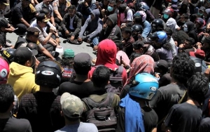 Polisi Pembawa Senjata Saat Demo Rusuh Mahasiswa Kendari Dibebastugaskan
