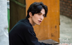 Perankan Pembunuh Sadis, Ini Pemikiran Lee Dong Wook Soal Karakternya di 'Strangers from Hell'