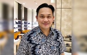 Momen Langka Farhat Abbas Posting Foto Bareng Sang Ibunda, Netizen Malah Sedih Tak Bisa Nyinyir