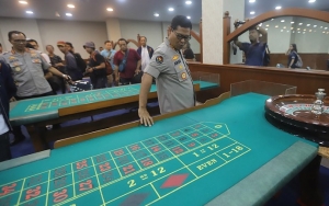 Kasino Ala Macau di Jakarta Digerebek, Penjudi Tewas Kabur dari Lantai 29