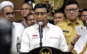 Pasutri Serang Wiranto Pakai Senjata 'Naruto', Wajah Lesu Usai Ditangkap Disorot