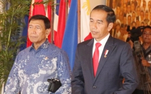 Jokowi Jenguk Wiranto, Perintahkan Kapolri Usut Tuntas Kasus