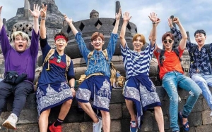 Hemat Uang, SuJu dan TVXQ Nyemil Mi Instan Mentah di 'Analog Trip In Indonesia'