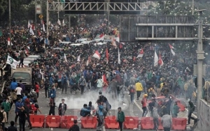 Korban Rusuh Demo DPR Akbar Alamsyah Dimakamkan, Sang Ibu Histeris Sebut Anaknya Disiksa