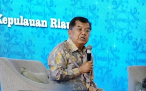 TNI AU Beri Hadiah Perpisahan Pada Wapres JK Dengan Pengawalan Pesawat Tempur