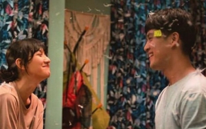 Morgan Oey Bikin Gemas Panggil Sheila Dara 'Mama' di Teaser Film 'Eggnoid'
