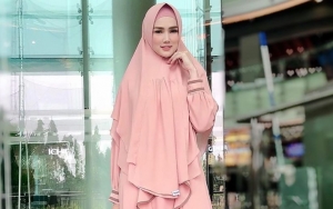 Mulan Jameela Foto Bareng Rekan Politisi, Baju Kegedean Kembali Jadi Sorotan