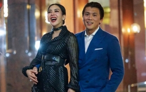  Intip Aksi Jail Syahrini Pakai Sepatu Reino Tapi Kedodoran Gara-gara Kaki Mungil
