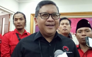 Sekjen PDIP Sindir Hanya Hanum Rais yang Tak Percaya Wiranto Ditusuk