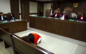 Sujud Syukur, Perekam Video 'Penggal Jokowi' Divonis Bebas