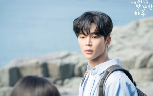 Foto ID Rowoon SF9 di 'Extraordinary You' Tersebar, Visual Super Tampan Tuai Decak Kagum